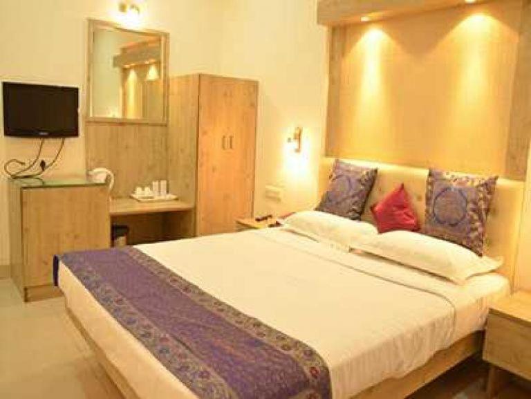 Rass Hotel กานปูร์ ภายนอก รูปภาพ