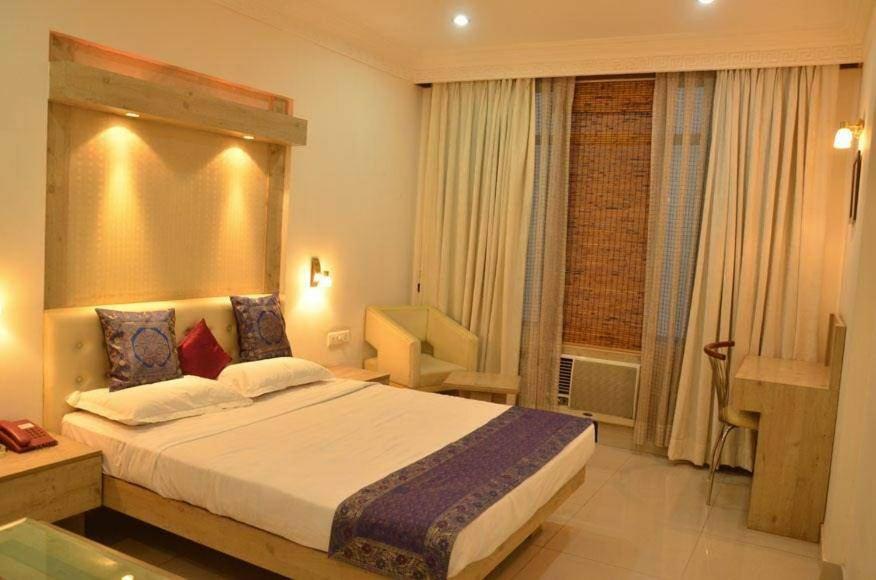 Rass Hotel กานปูร์ ภายนอก รูปภาพ