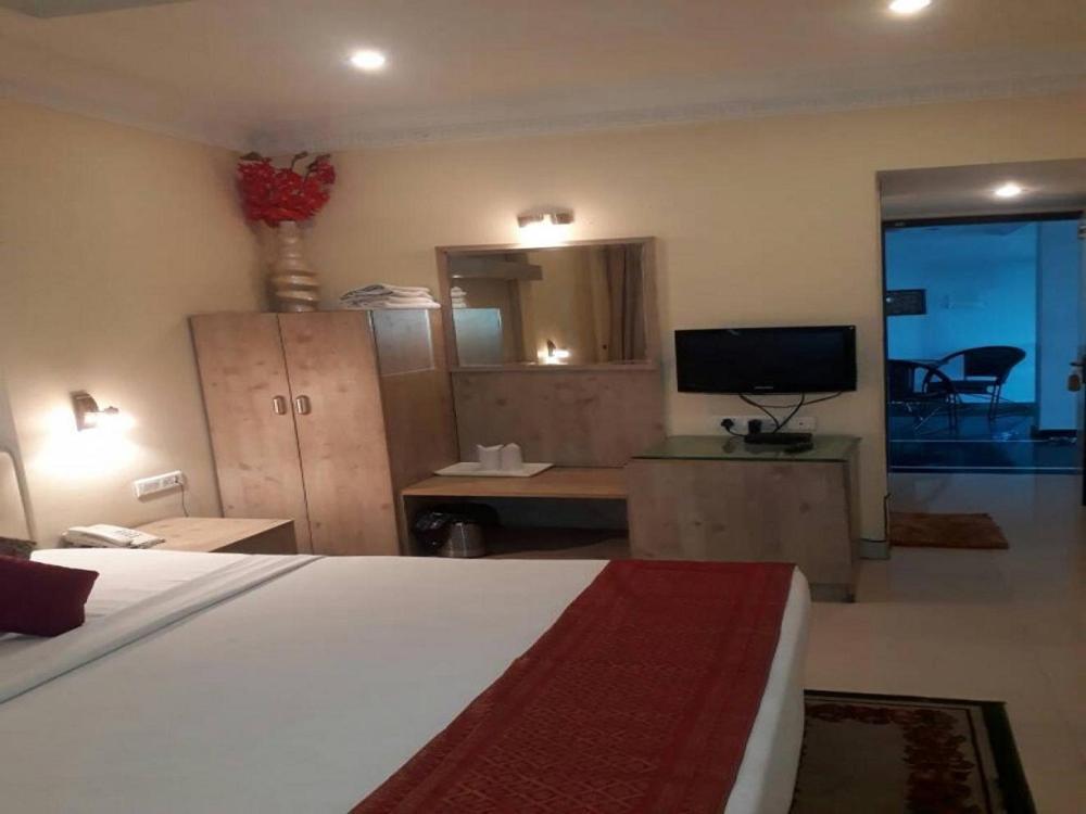 Rass Hotel กานปูร์ ภายนอก รูปภาพ