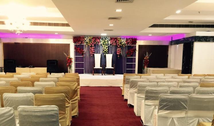 Rass Hotel กานปูร์ ภายนอก รูปภาพ