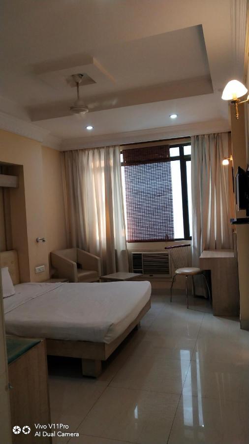 Rass Hotel กานปูร์ ภายนอก รูปภาพ