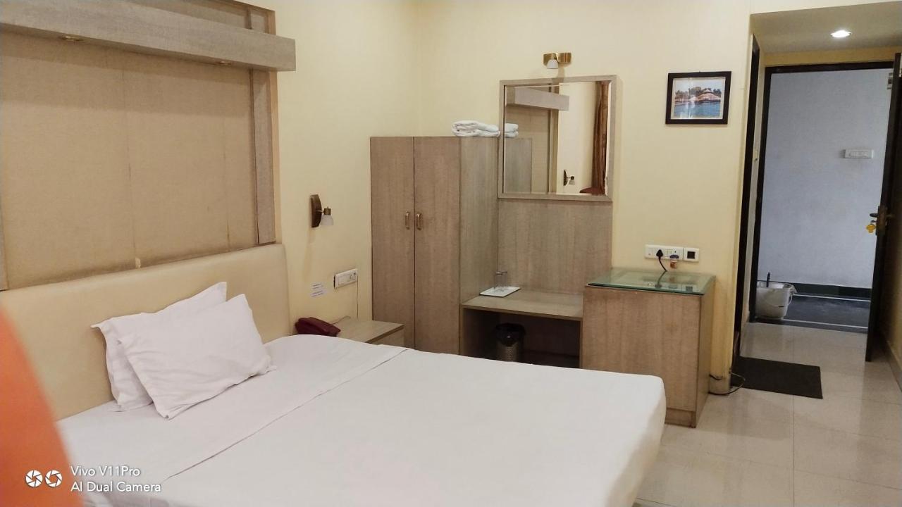 Rass Hotel กานปูร์ ภายนอก รูปภาพ