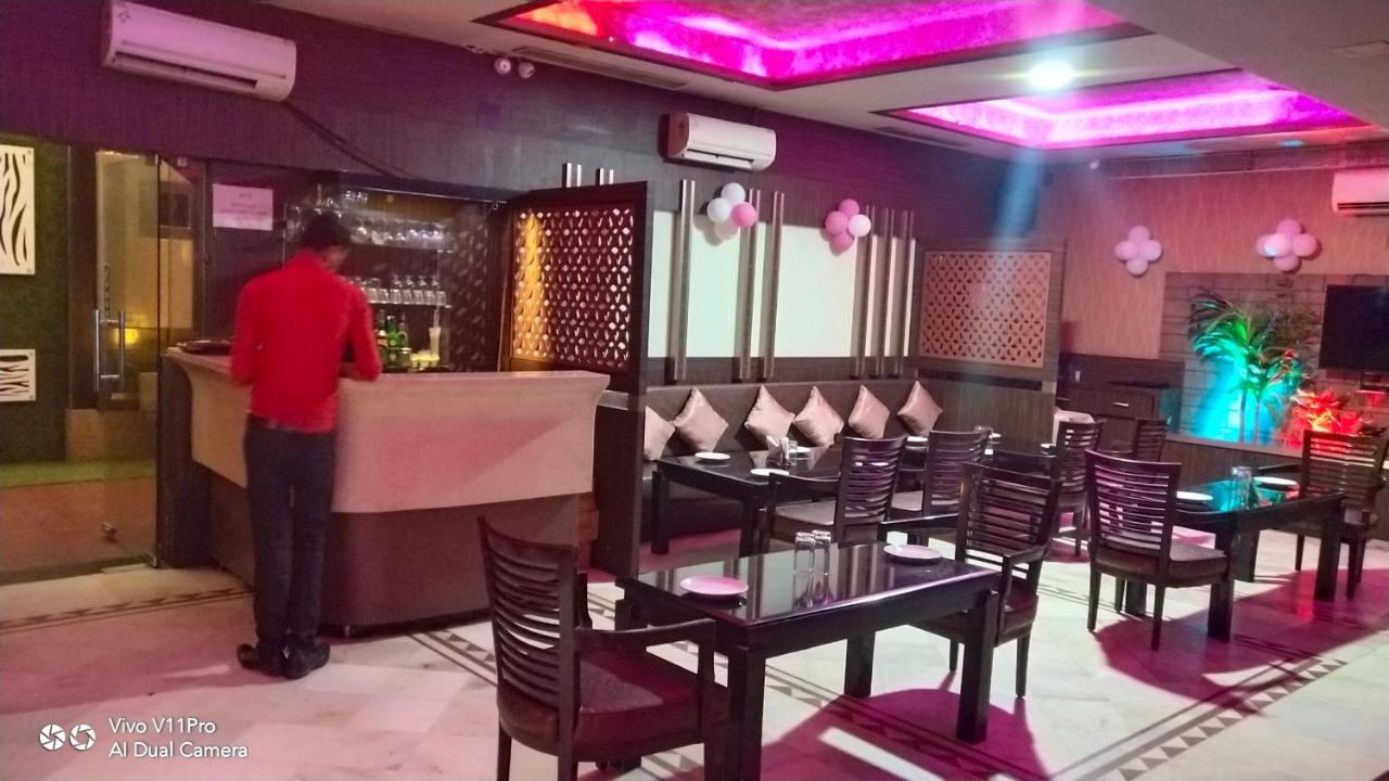 Rass Hotel กานปูร์ ภายนอก รูปภาพ